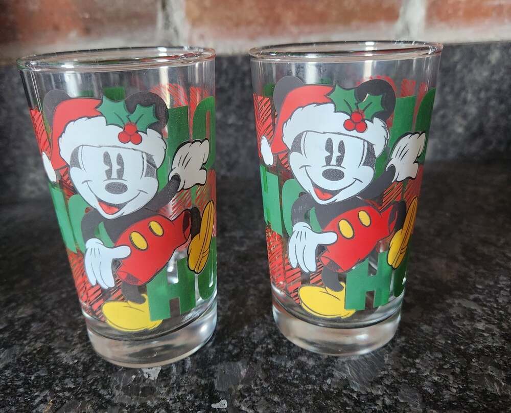 Set of 2 Vintage Anchor Hocking/Disney Santa Mickey Mouse 8oz Juice Glasses